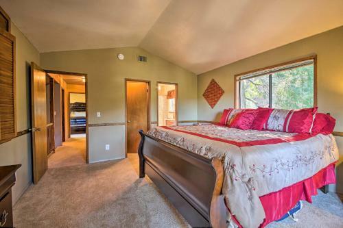 Secluded Cabin With Hot Tub - Walk To Lake Gregory!