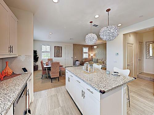 Apartamento New Listing! Stunning Beach Condo With Pool Condo
