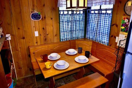 Black Fox Lodge! This Quaint Cabin The The Woods