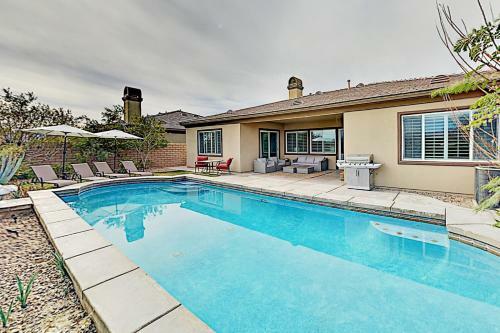 Posh Terra Lago Home - Fireplace & Private Pool Home