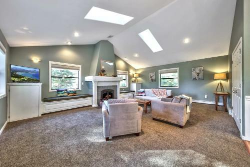 Bright, Spacious And Cozy Home At Kings Beach! Home