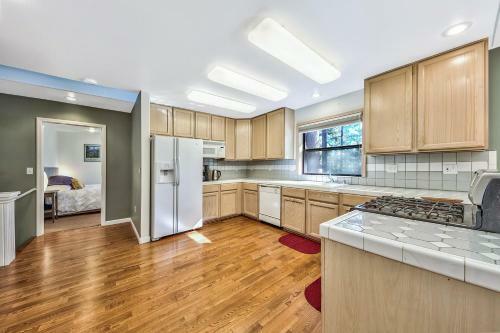 Bright, Spacious And Cozy Home At Kings Beach! Home