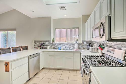 Quiet La Quinta Home With Pool 6 Mi To Polo Grounds!