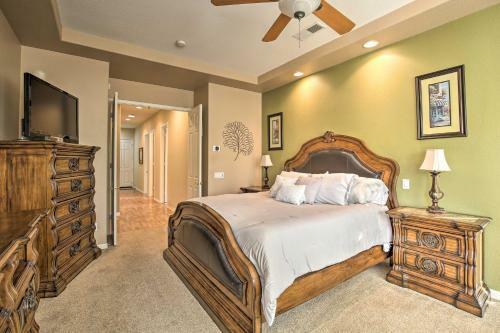Spacious Retreat With Tiki Lounge And Pool Table!
