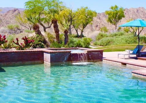 Must See-5 Star Rated-stunning Views, Pool, Spa And More