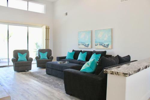 Must See-5 Star Rated-stunning Views, Pool, Spa And More