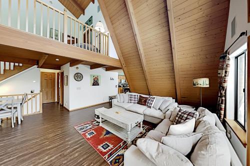 Big Luxury Retreat - Steam Sauna & Deck Home