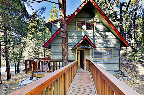 Tres Ositos Bavarian Cabin - Relaxing Deck & A C Home