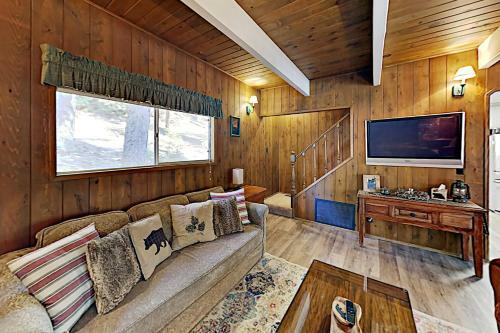 Tres Ositos Bavarian Cabin - Relaxing Deck & A C Home