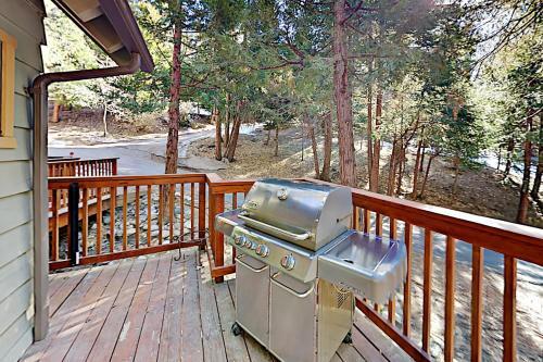 Tres Ositos Bavarian Cabin - Relaxing Deck & A C Home