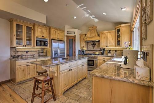 Quiet Family Cabin With Lake Arrowhead Views!