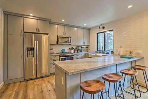 Lake Arrowhead Home With Deck Less Than 20 Mi To Skiing