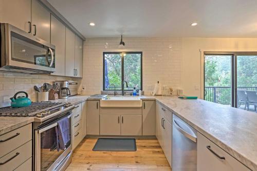 Lake Arrowhead Home With Deck Less Than 20 Mi To Skiing