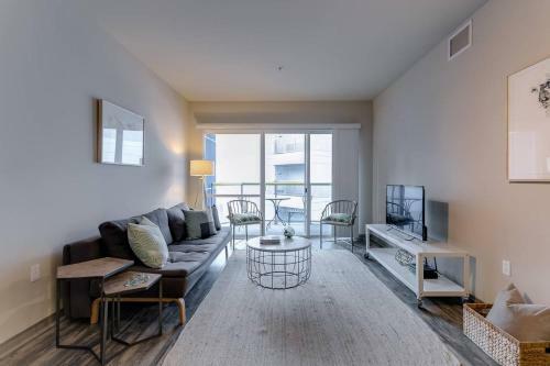 Apartamento One Bed/1bath + Private Balcony Walk To Beach