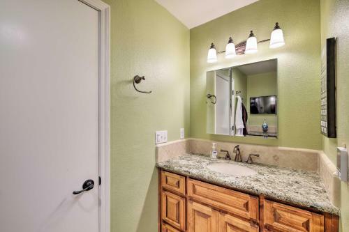 Luxurious Downtown Lodi Apartment In Wine Country!