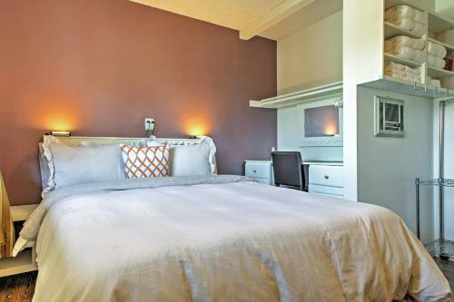 Apartamento Recently Renovated Long Beach Condo With Balcony!