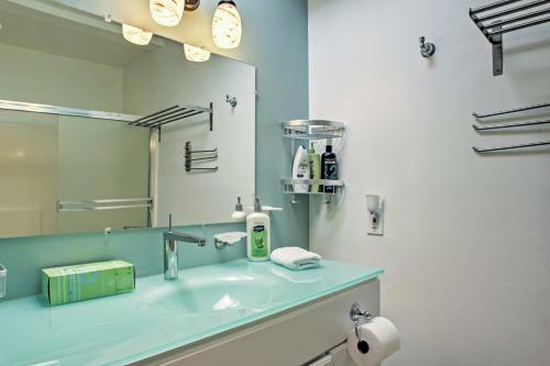 Apartamento Recently Renovated Long Beach Condo With Balcony!