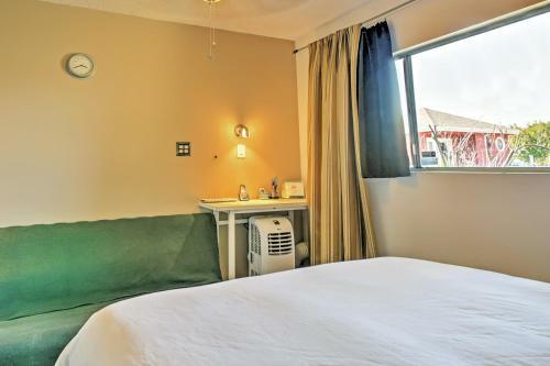 Apartamento Recently Renovated Long Beach Condo With Balcony!