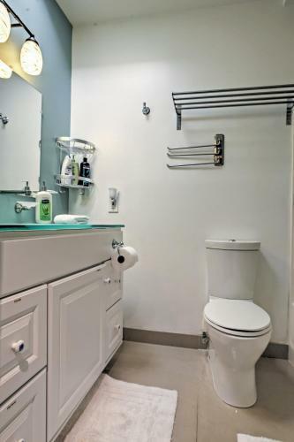 Apartamento Recently Renovated Long Beach Condo With Balcony!