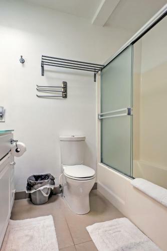Apartamento Recently Renovated Long Beach Condo With Balcony!