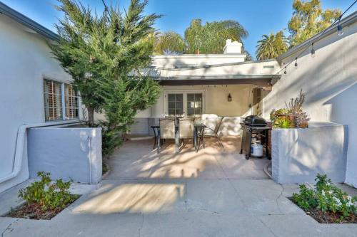 Spacious Unique Italian Villa 20-min Walk To The Beach