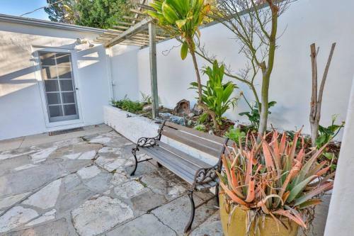 Spacious Unique Italian Villa 20-min Walk To The Beach