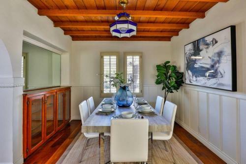 Spacious Unique Italian Villa 20-min Walk To The Beach