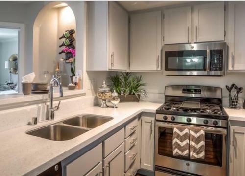 Apartamento Beverly Hills Adjacent 2-bedroom Penthouse