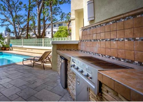Apartamento Beverly Hills Adjacent 2-bedroom Penthouse