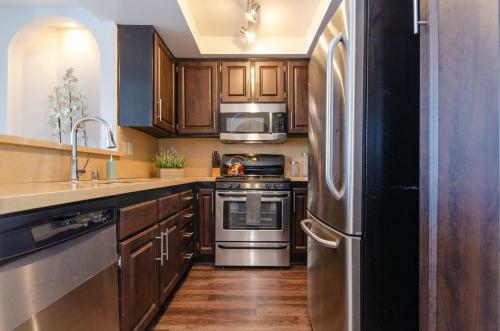 Apartamento Beverly Hills Adjacent 2-bedroom Penthouse