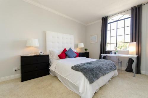 Apartamento Beverly Hills Adjacent 2-bedroom Penthouse