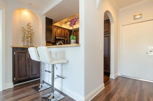 Apartamento Beverly Hills Adjacent 2-bedroom Penthouse
