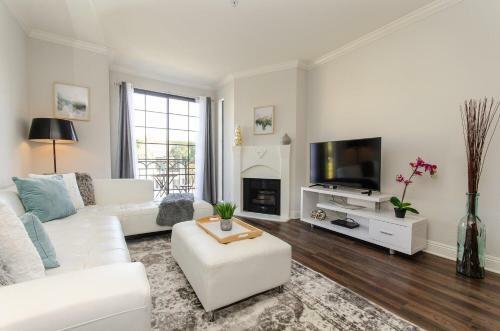 Apartamento Beverly Hills Adjacent 2-bedroom Penthouse