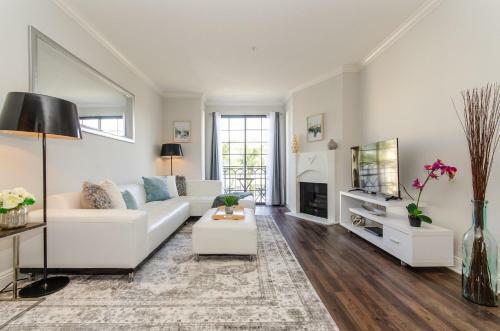 Apartamento Beverly Hills Adjacent 2-bedroom Penthouse
