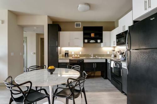 Apartamento Comfy Retreat Steps To The Beach! Pool Gym