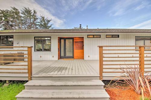 Luxe Manchester Home With Hot Tub And Partial Sea View!