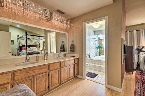 Deluxe Townhome With Deck, 2 Mi To Dtwn Modesto