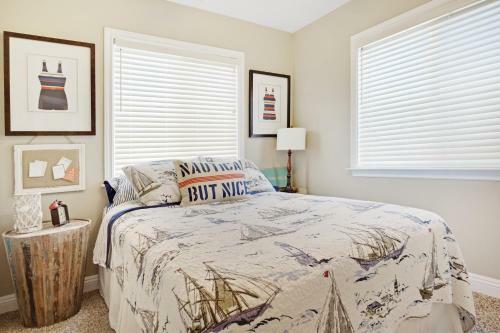 Spacious New Balboa Peninsula Retreat