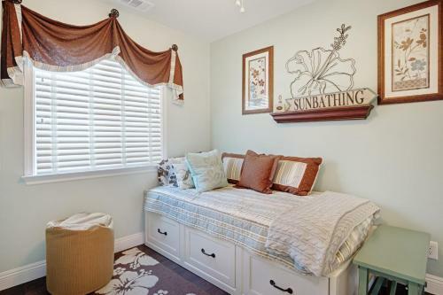 Spacious New Balboa Peninsula Retreat