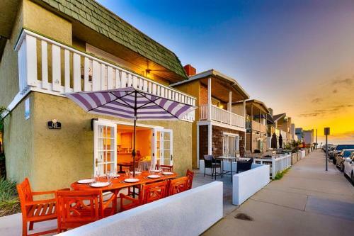 Nb-1126a-newport Beach Condo Delight