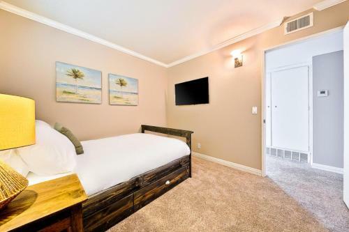 Nb-1126a-newport Beach Condo Delight