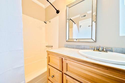 Nb-1126a-newport Beach Condo Delight