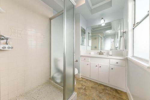 Nb-200a - 2-story Sensational Balboa Beachfront Charm