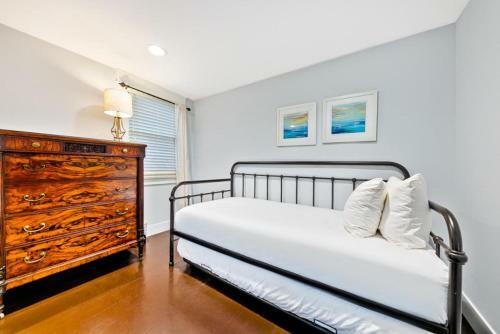 Nb-200a - 2-story Sensational Balboa Beachfront Charm