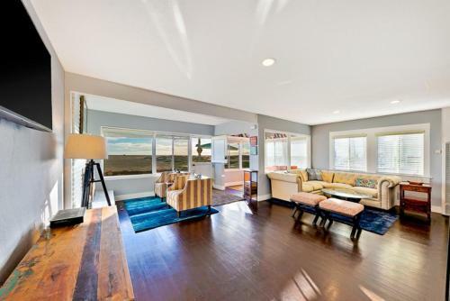 Nb-200a - 2-story Sensational Balboa Beachfront Charm
