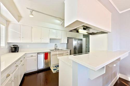 Nb-200a - 2-story Sensational Balboa Beachfront Charm