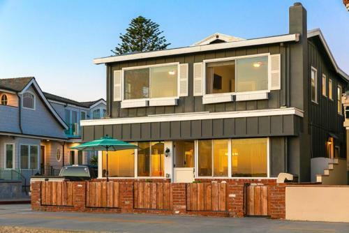 Nb-200a - 2-story Sensational Balboa Beachfront Charm