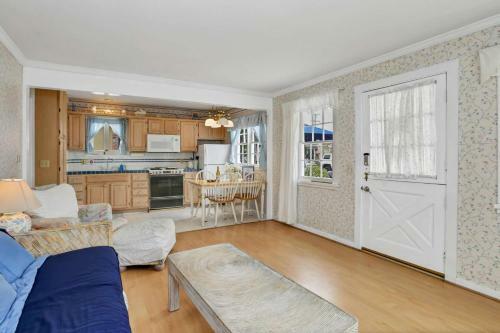 201 Amethyst Avenue