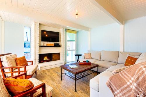 Nb-126b - Modern Newport Beach Condo