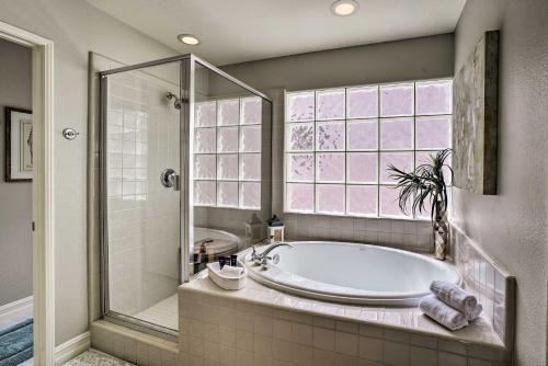 Luxe Home With Rooftop Patio Walk To Oceanside Beach